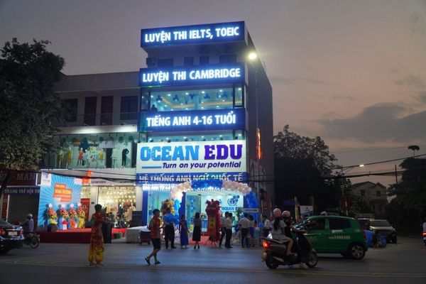 Biển quảng cáo trung tâm tiếng Anh chuyên nghiệp tại Hà Nội